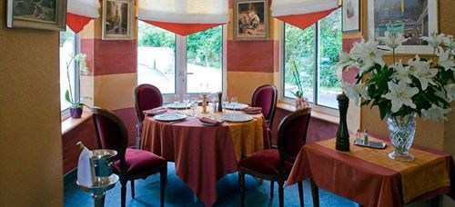 Hotel Brit & Le Roc Au Chien 3*